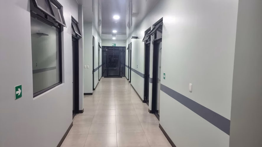 Se alquila edificio para centro Médico