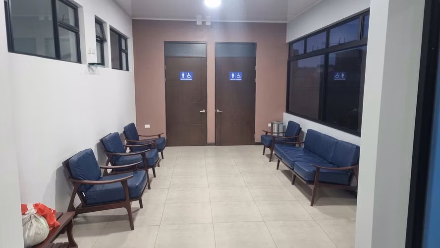 Se alquila edificio para centro Médico