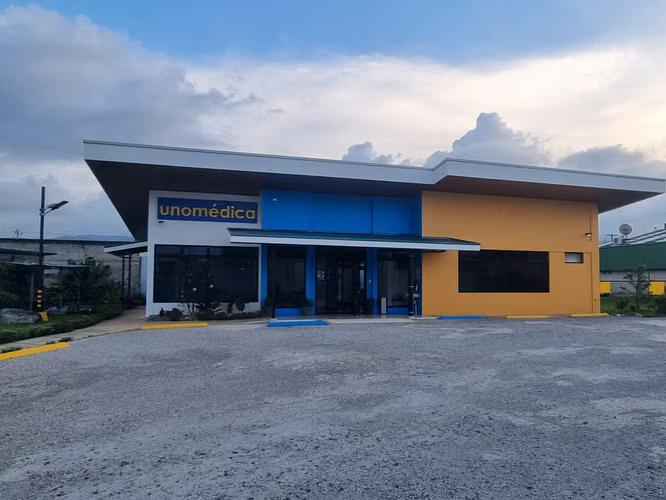 Se alquila edificio para centro Médico