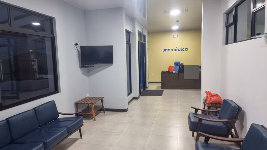 Se alquila edificio para centro Médico