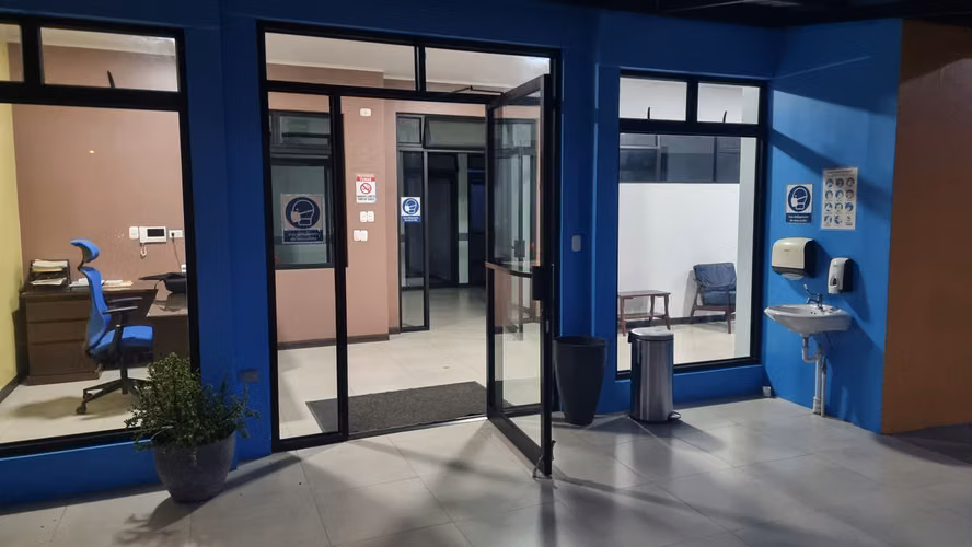 Se alquila edificio para centro Médico