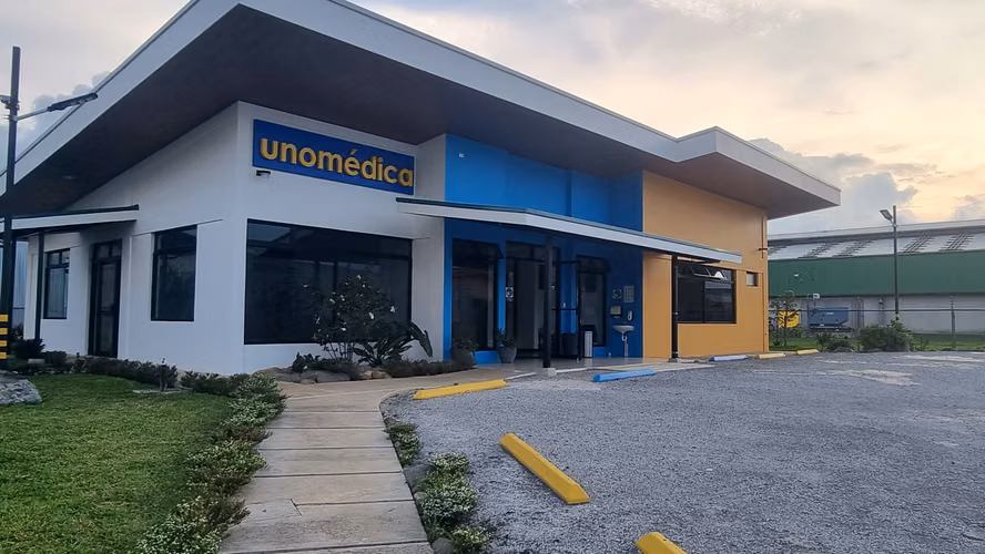 Se alquila edificio para centro Médico