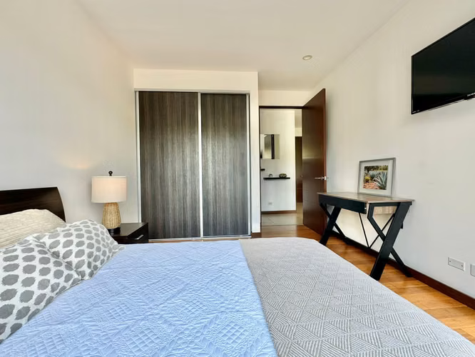 Apartamento amueblado dos dormitorios en Distrito 4 Escazú