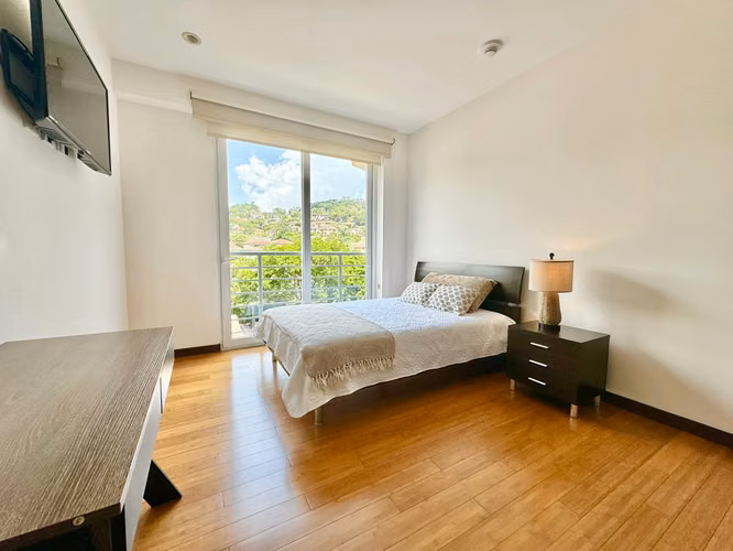 Apartamento amueblado dos dormitorios en Distrito 4 Escazú