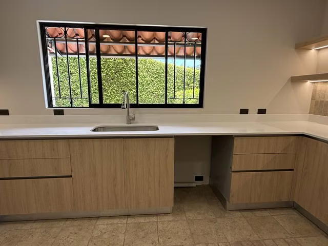 VENTA DE CASA, ESCAZÚ, CONDOMINIO CERRO ALTO, CON VISTA ESPECTACULAR - Imagen 4
