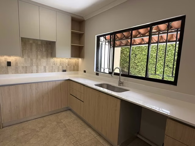 VENTA DE CASA, ESCAZÚ, CONDOMINIO CERRO ALTO, CON VISTA ESPECTACULAR - Imagen 8