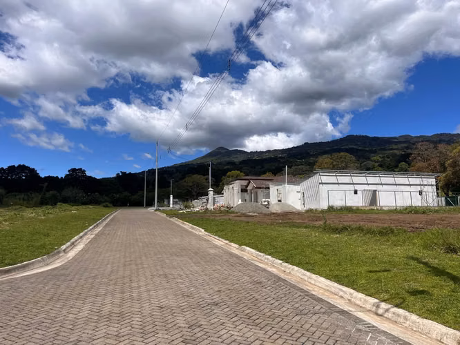 SE VENDE TERRENO DE MONTAÑA EN RESIDENCIAL, BIRRI, HEREDIA. - Imagen 4