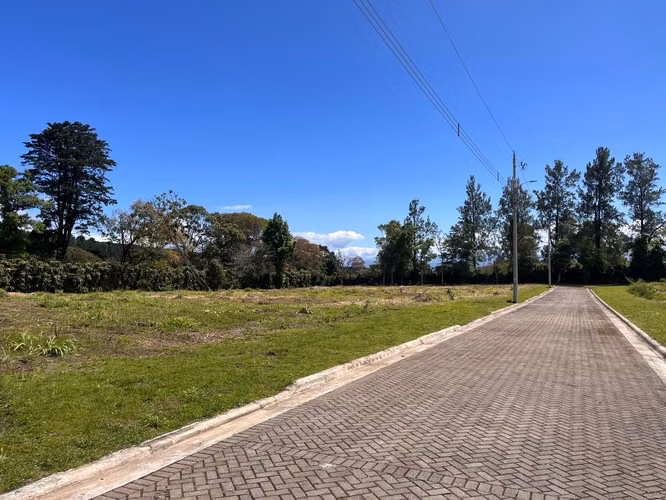 SE VENDE TERRENO DE MONTAÑA EN RESIDENCIAL, BIRRI, HEREDIA. - Imagen 3