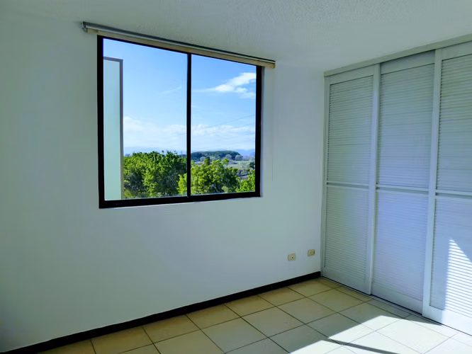 Amplio apartamento de 2 habitaciones en Condominio Bosque Real - Imagen 11