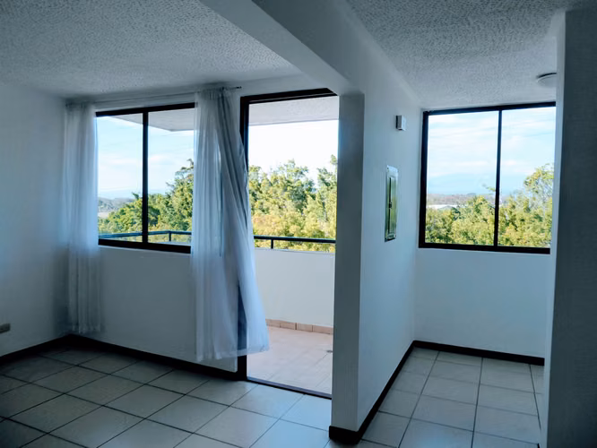 Amplio apartamento de 2 habitaciones en Condominio Bosque Real - Imagen 3