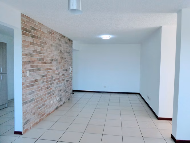 Amplio apartamento de 2 habitaciones en Condominio Bosque Real - Imagen 5