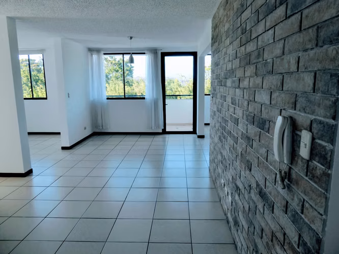 Amplio apartamento de 2 habitaciones en Condominio Bosque Real - Imagen 2
