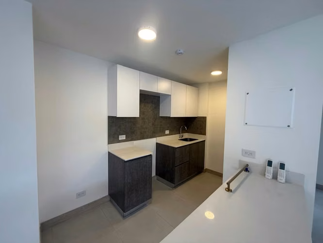 Lujoso Apartamento de 1 Habitación en SkyHouse, San Sebastián - Imagen 2