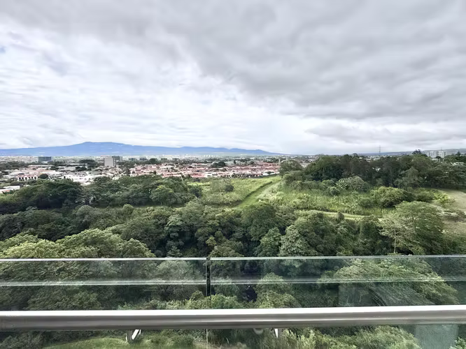 Lujoso apartamento con línea blanca muy poco uso - Imagen 12