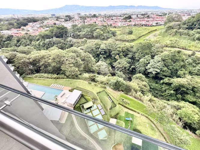 Lujoso apartamento con línea blanca muy poco uso - Imagen 13