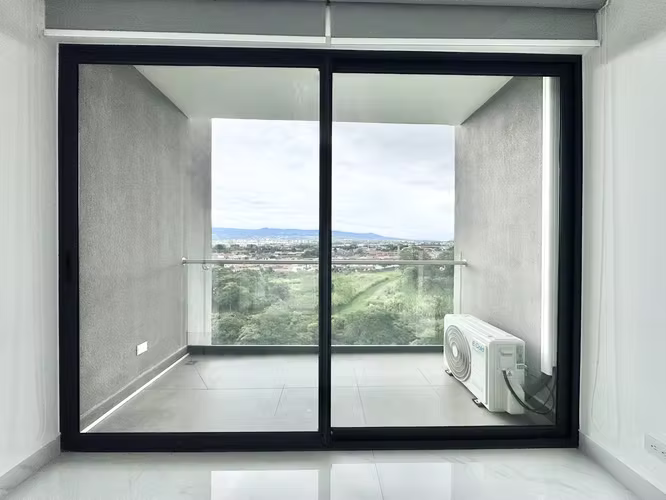 Lujoso apartamento con línea blanca muy poco uso - Imagen 10