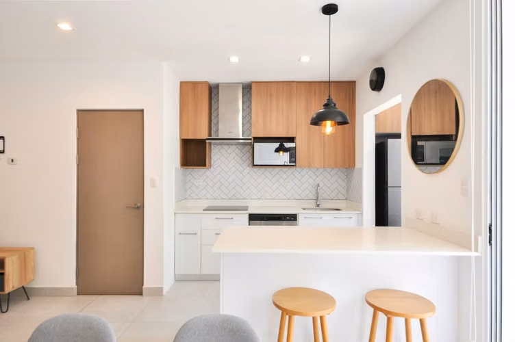 Casa Amueblada de 2 Plantas en Condominio en Piedades de Santa Ana - Imagen 3