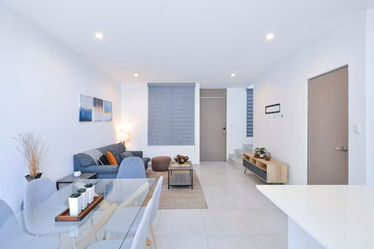 Casa Amueblada de 2 Plantas en Condominio en Piedades de Santa Ana - Imagen 4
