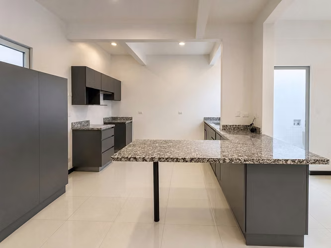 2-Bedroom Apartment for Rent - Escazú