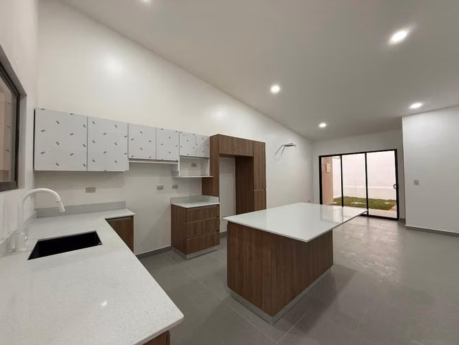 Venta de casa en Condominio La Francia, Alajuela - Imagen 2