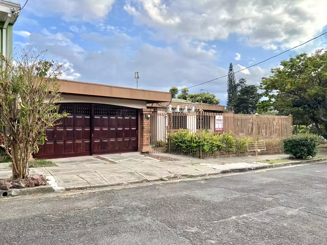 Venta de casa en Urbanización Montealegre, Zapote