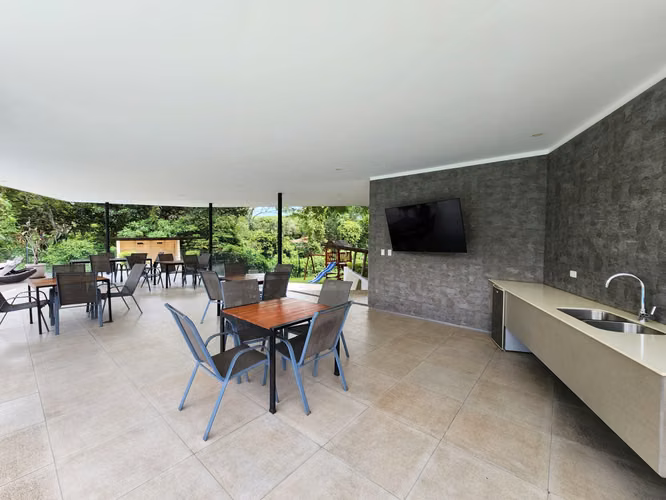 Lindora 43, hermosa, nueva, 3 hab, A/C, 2.5 baños, terraza, amplio patio, amenidades. - Imagen 19