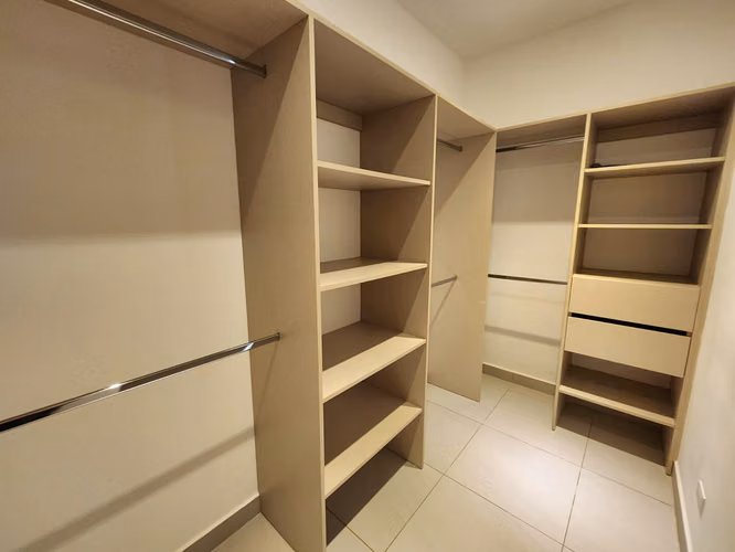 Lindora 43, hermosa, nueva, 3 hab, A/C, 2.5 baños, terraza, amplio patio, amenidades. - Imagen 9