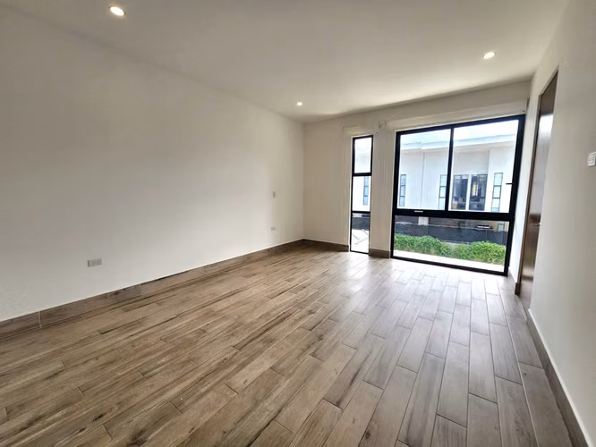 Lindora 43, hermosa, nueva, 3 hab, A/C, 2.5 baños, terraza, amplio patio, amenidades. - Imagen 7