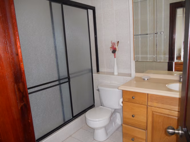  Apartamento amueblado en torre Trejos Montealegre  $1,400 - Imagen 9