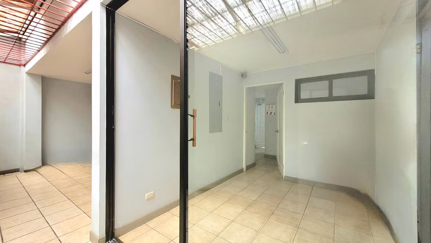 VENTA: Edificio de Oficinas Corporativas o Clínicas en Zona Privada - Imagen 8
