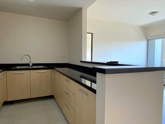 La Sabana - Electrodomésticos - 2 habitaciones - 2 parqueos - Linda Vista - Imagen 4
