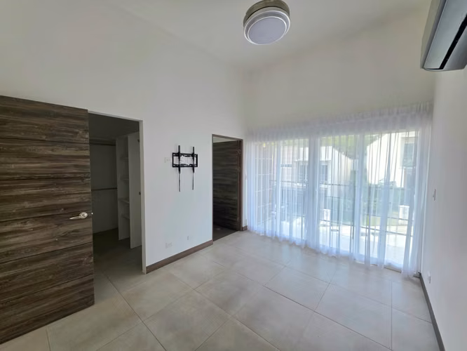 Alquiler Casa en Ciudad Colón | 3 Hab. | A/C | Línea Blanca | $1,600