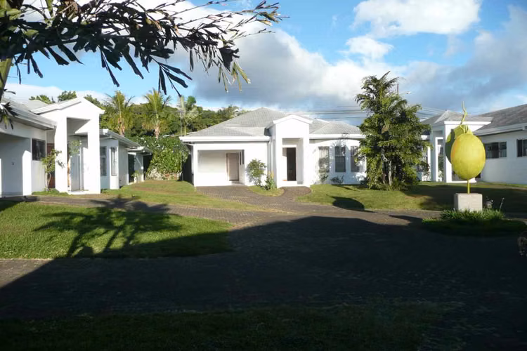 CASA AMUEBLADA CON HERMOSOS JARDINES | A 100 M DEL PARQUE DE SANTA BÁRBARA