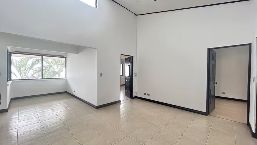 ¡CASA EN VENTA O ALQUILER EN GUACHIPELÍN NORTE DE ESCAZÚ! - Imagen 12