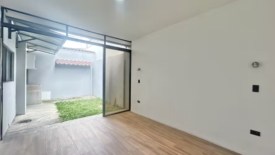 ¡CASA EN VENTA O ALQUILER EN GUACHIPELÍN NORTE DE ESCAZÚ! - Imagen 9
