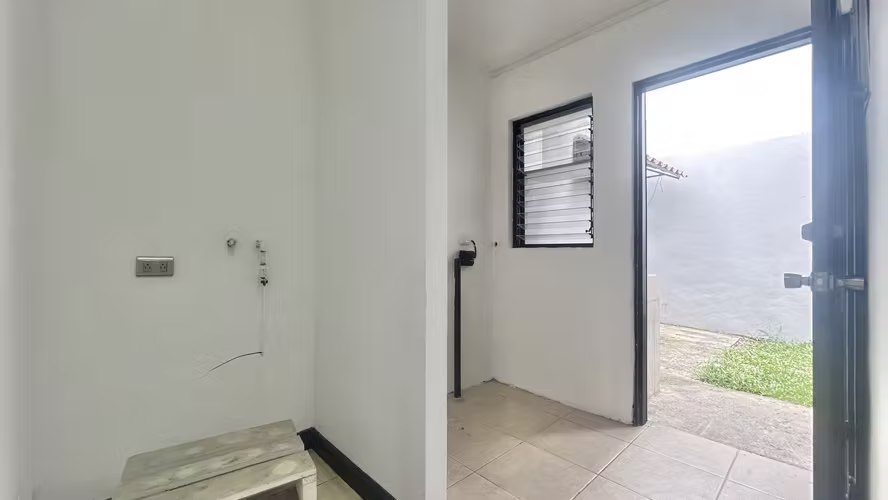 ¡CASA EN VENTA O ALQUILER EN GUACHIPELÍN NORTE DE ESCAZÚ! - Imagen 8
