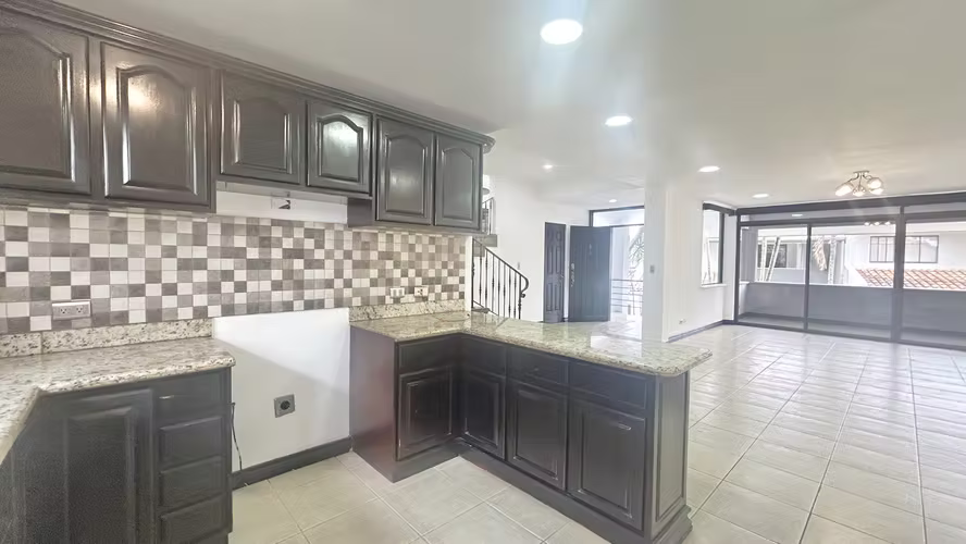 ¡CASA EN VENTA O ALQUILER EN GUACHIPELÍN NORTE DE ESCAZÚ! - Imagen 7