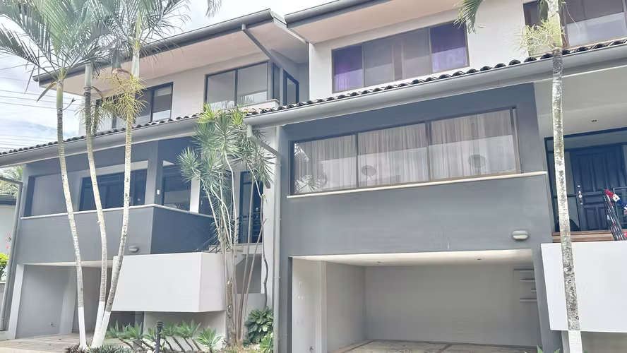 ¡CASA EN VENTA O ALQUILER EN GUACHIPELÍN NORTE DE ESCAZÚ!