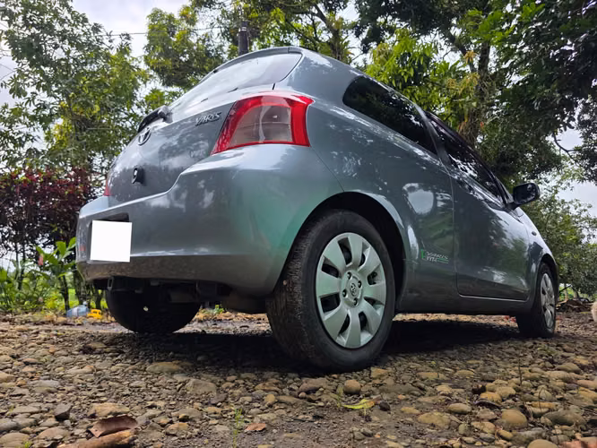 Toyota Yaris Hatchback 2008 – Automático