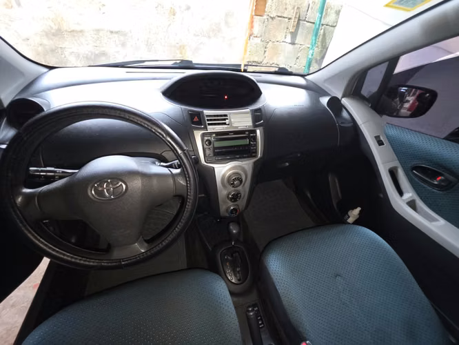 Toyota Yaris Hatchback 2008 – Automático