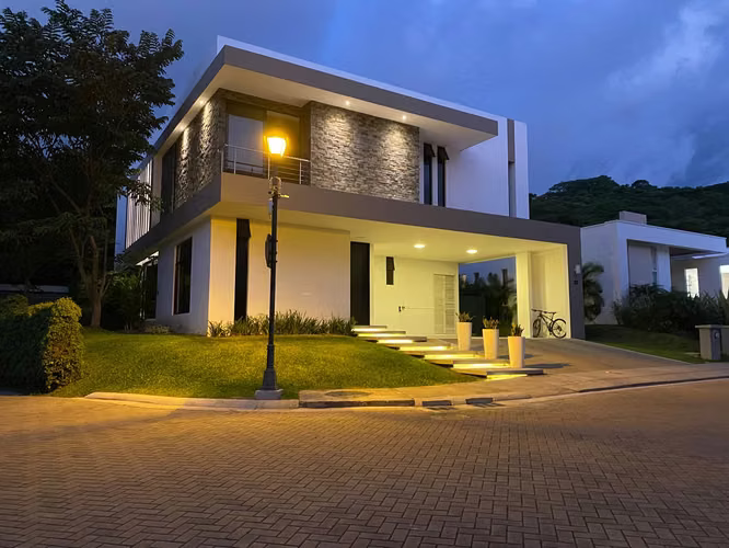 Venta Casa Condominio Bosques de CARAO, Pozos