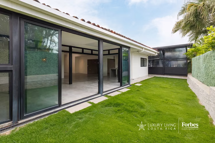 21528 - Casa estilo industrial, 3 habitaciones, 1planta con jardín - Imagen 10