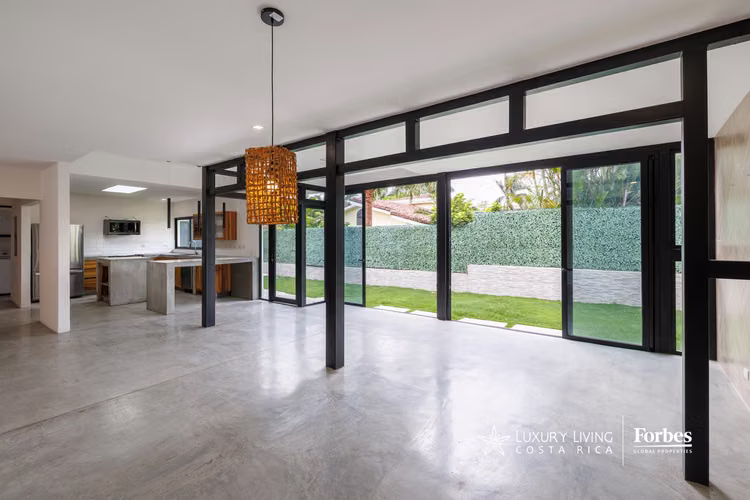21528 - Casa estilo industrial, 3 habitaciones, 1planta con jardín - Imagen 4