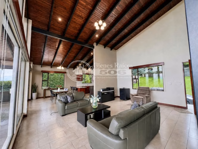  Se Vende Casa con Amplio Terreno y Vista Panorámica 360° - Imagen 6