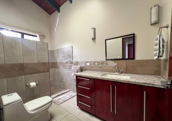  Se Vende Casa con Amplio Terreno y Vista Panorámica 360° - Imagen 15
