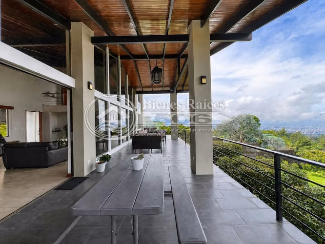  Se Vende Casa con Amplio Terreno y Vista Panorámica 360° - Imagen 8