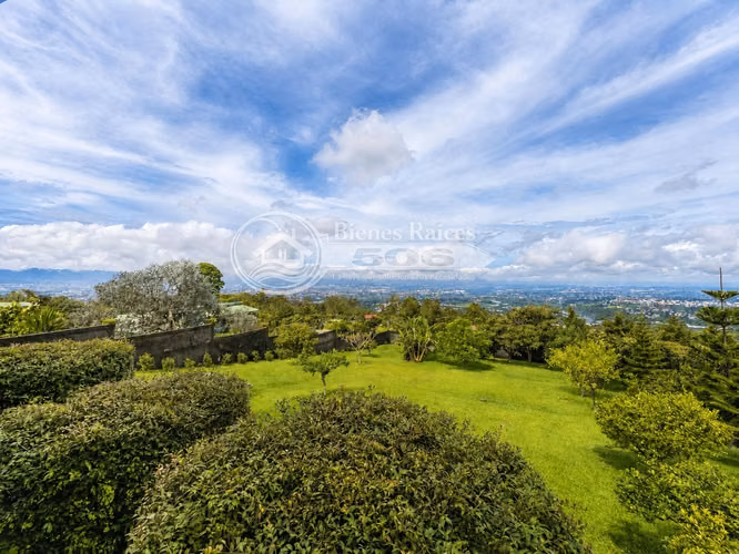  Se Vende Casa con Amplio Terreno y Vista Panorámica 360° - Imagen 3