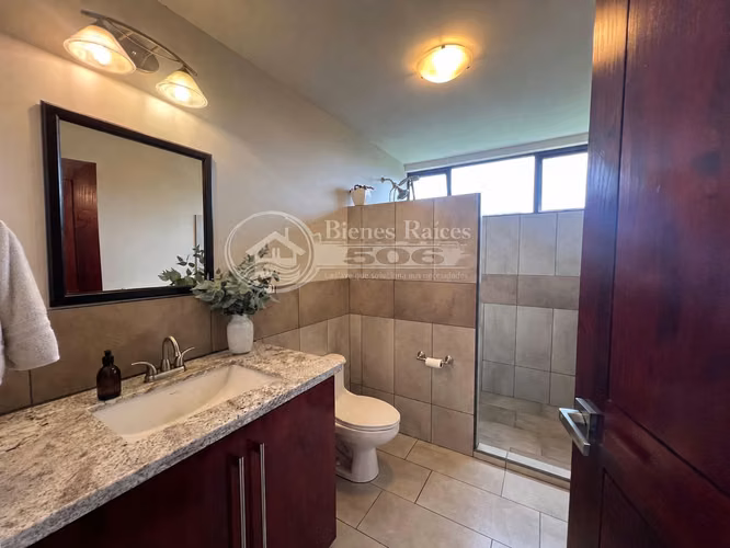  Se Vende Casa con Amplio Terreno y Vista Panorámica 360° - Imagen 16