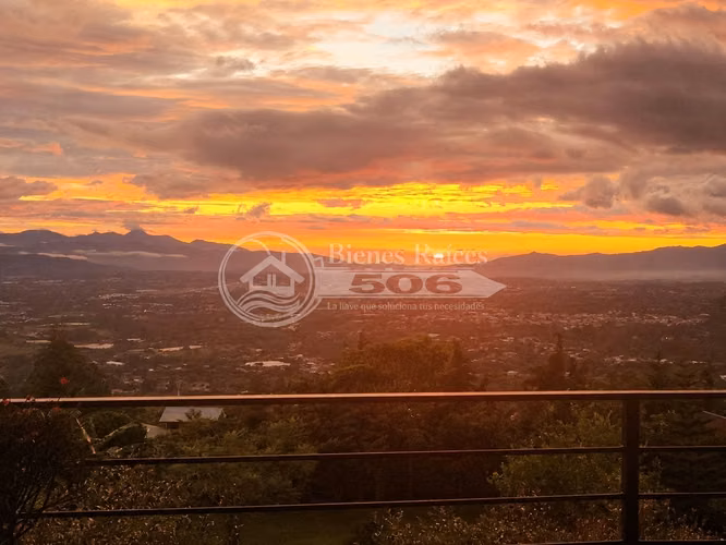  Se Vende Casa con Amplio Terreno y Vista Panorámica 360° - Imagen 11