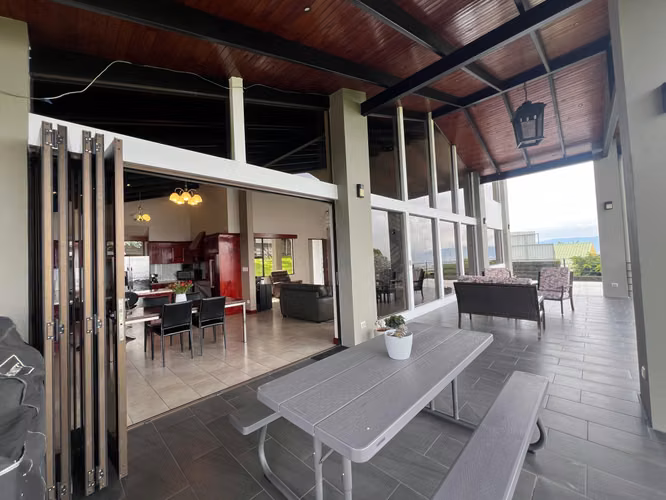  Se Vende Casa con Amplio Terreno y Vista Panorámica 360° - Imagen 7